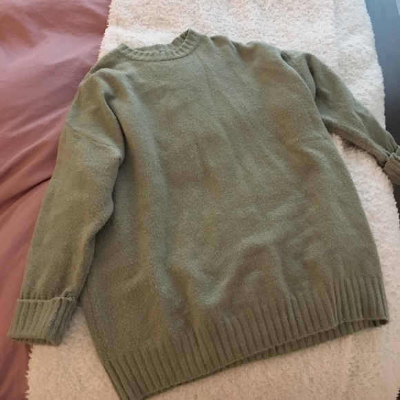 Green sweater - Picture 2 of 2